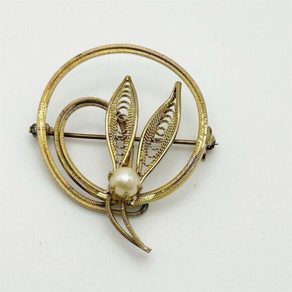 Vintage Gold Tone Filigree Leaves Small Brooch with Genuine Pearl Classic Dainty - Picture 2 of 6